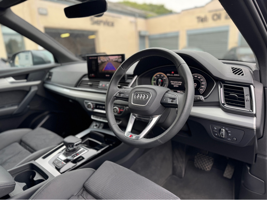 2023 Audi Q5 2.0L Petrol Plug-in Hybrid For Sale Images