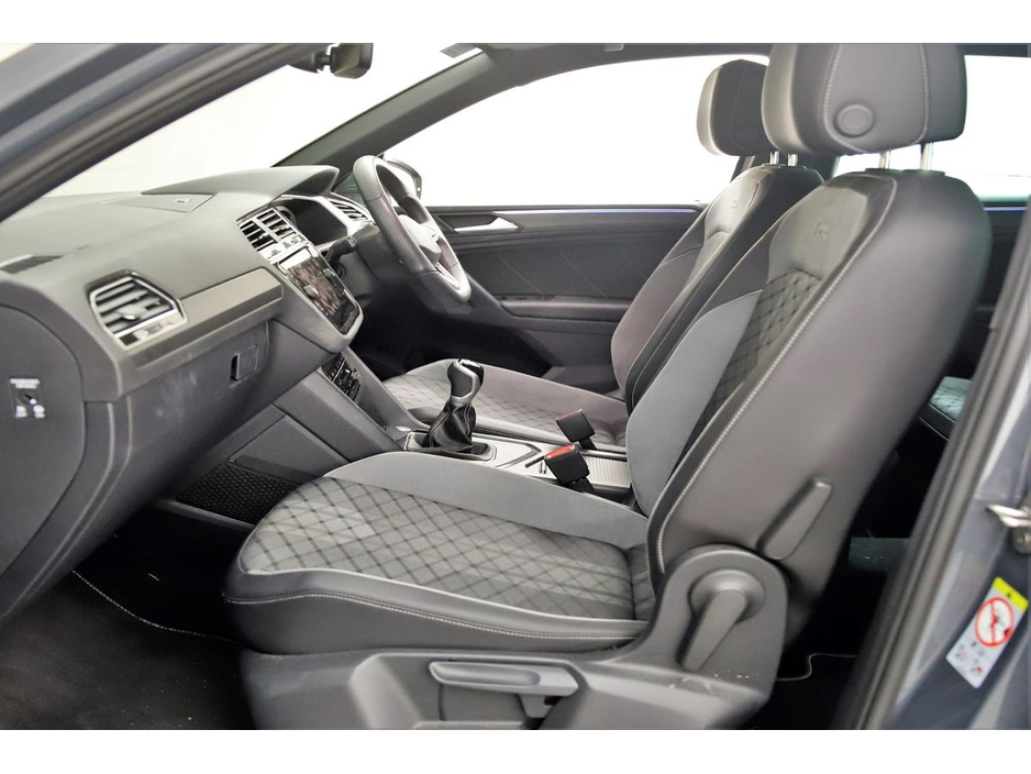 Volkswagen Tiguan 2.0TDI 150BHP R-LINE M6F 6SPD — thumbnail 15