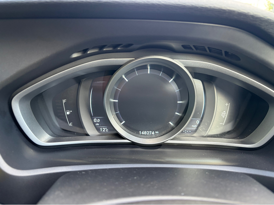 2016 Volvo V40 2L Diesel For Sale Images
