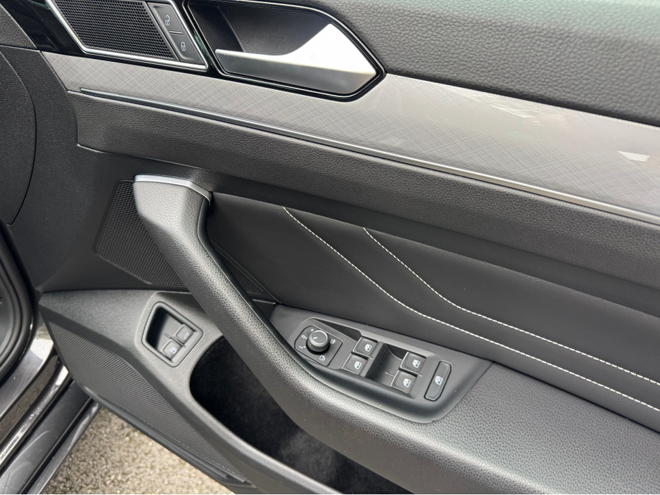 2022 Volkswagen Passat 1.4L Petrol Plug-in Hybrid For Sale Images