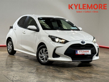 Toyota Yaris 1.5 HYBRID AUTOMATIC - CRUISE CONTROL - PUSH BUTTON START/STOP - REAR CAMERA/PARKING RADAR - MULTI FUNCTION STEERING WHEEL