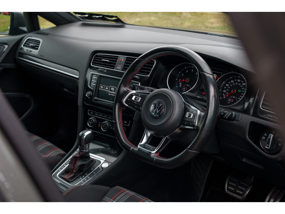 2017 Volkswagen Golf 2L Petrol For Sale Images