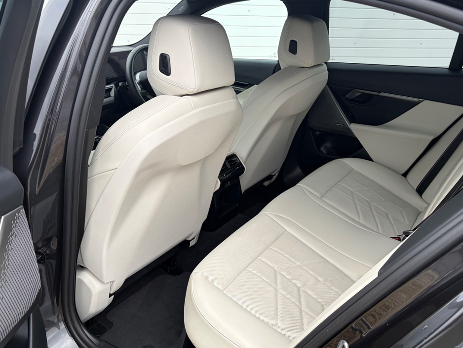 2024 BMW 5 Series 2L Petrol Plug-in Hybrid For Sale Images