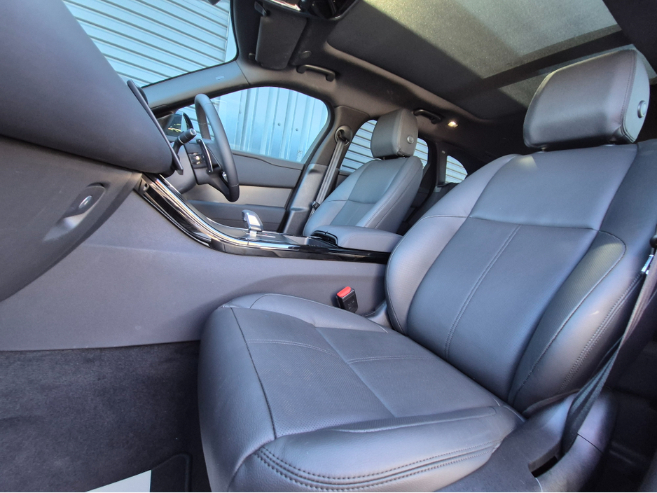 2024 Land Rover Range Rover Velar 2.0L Hybrid For Sale Images
