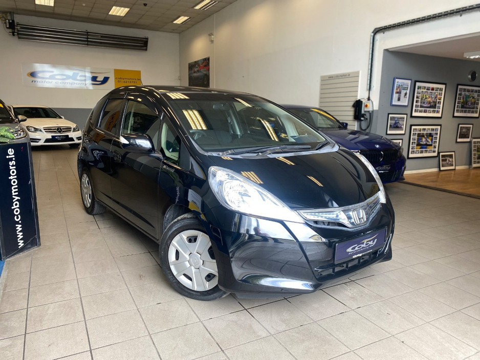 Honda Fit 1.3 HYBRID 5DR AUTO. Immaculate Car with only 108km, 2 Keys, NCT done before collection, Irish Radio with Bluetooth and Media, Climate Control, Cruise Control, Full Electrics and much more. — thumbnail 6
