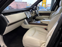 2025 Land Rover Range Rover 3L Petrol Plug-in Hybrid For Sale Images