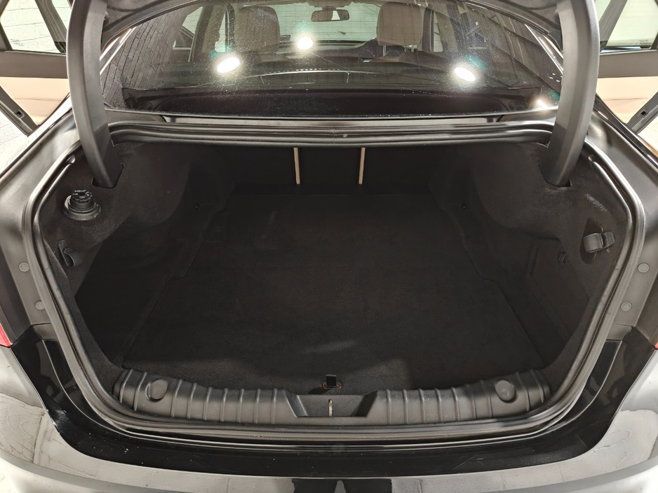 Jaguar XF 2.0 D PORTFOLIO 180PS AUTO 4DR — thumbnail 33