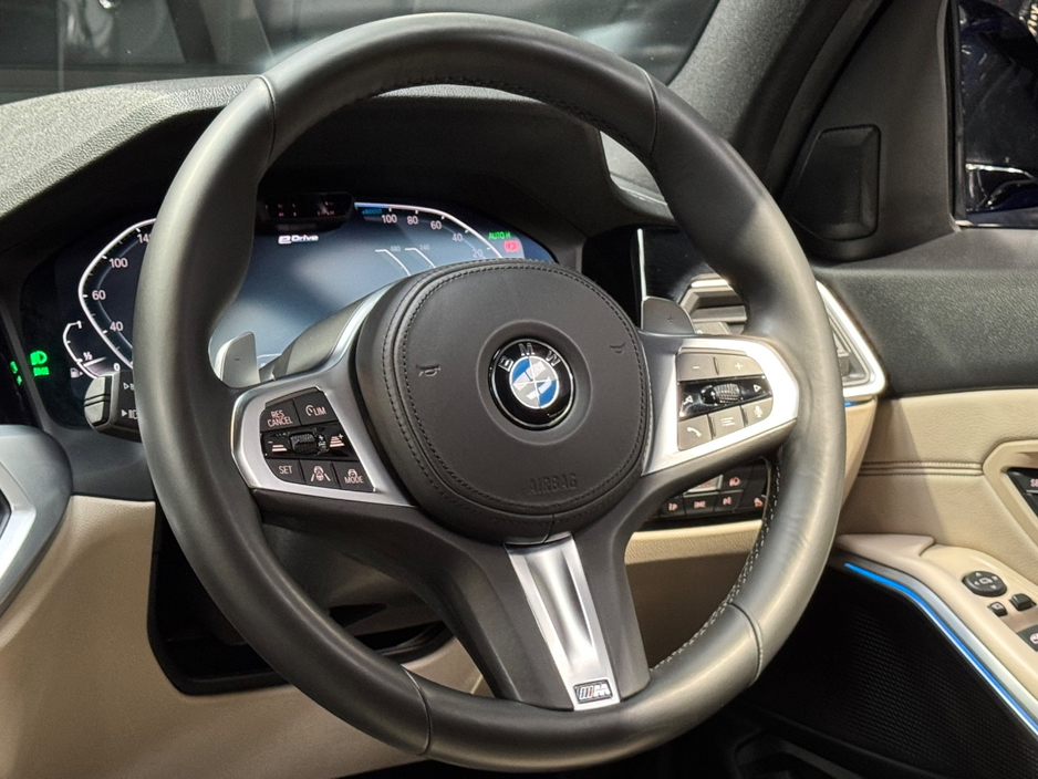 BMW 3 Series 330E // M-SPORT//AUTO//ONLY 80,918KM — thumbnail 15