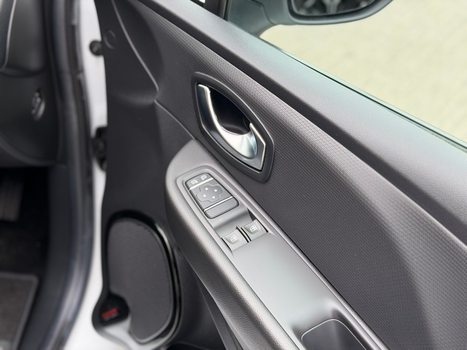 2018 Renault Clio 1L Petrol For Sale Images