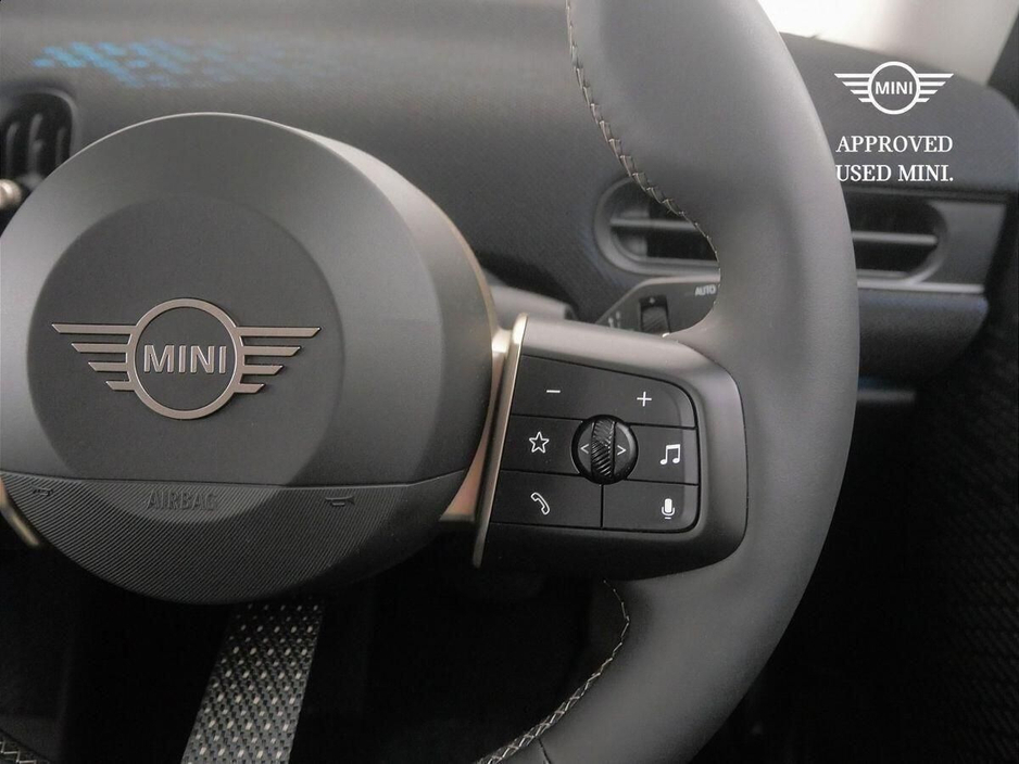 2025 MINI Hatch 2L Petrol For Sale Images