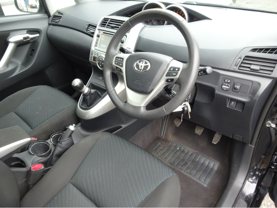 2013 Toyota Verso 2.0L Diesel For Sale Images