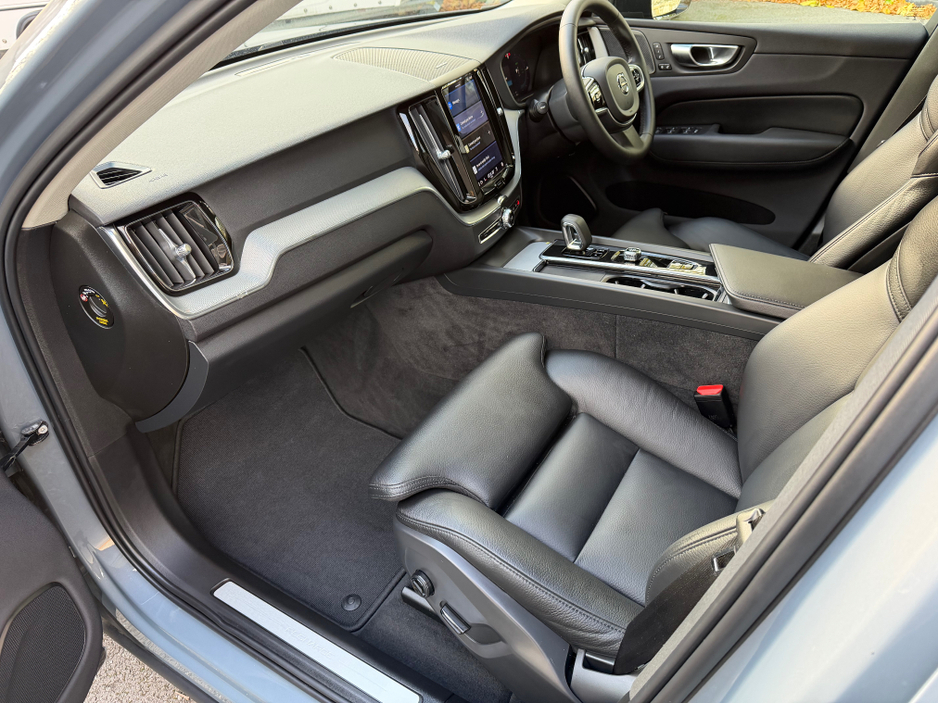 2023 Volvo XC60 2L Petrol Plug-in Hybrid For Sale Images