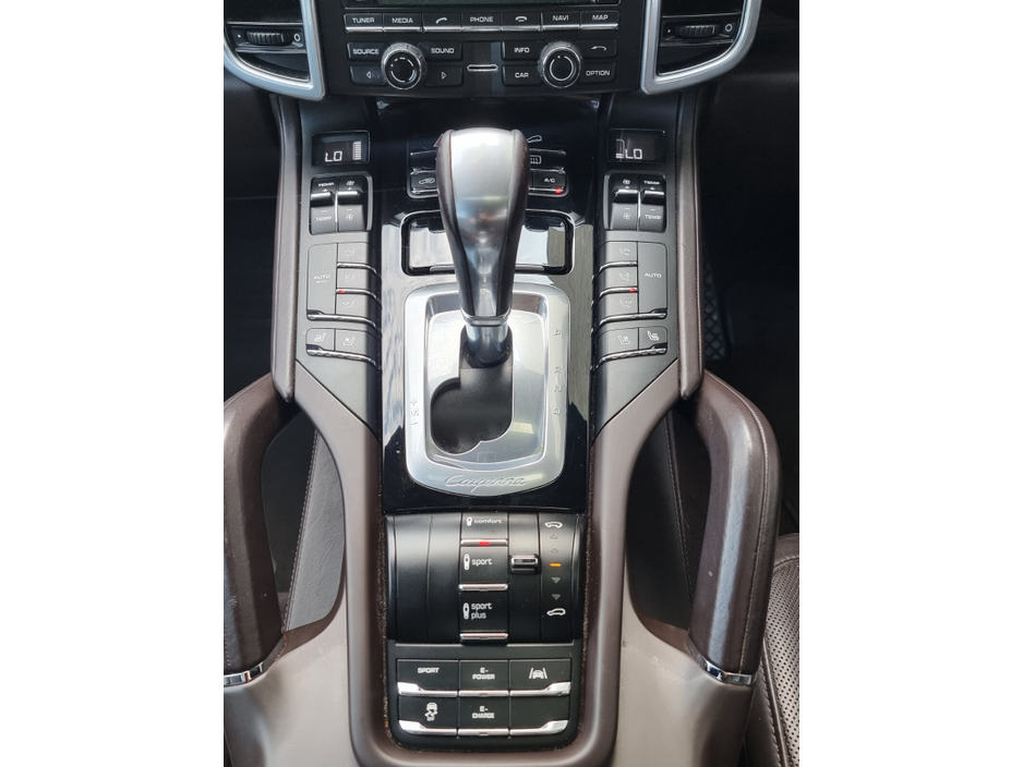 2015 Porsche Cayenne 3L Petrol Plug-in Hybrid For Sale Images