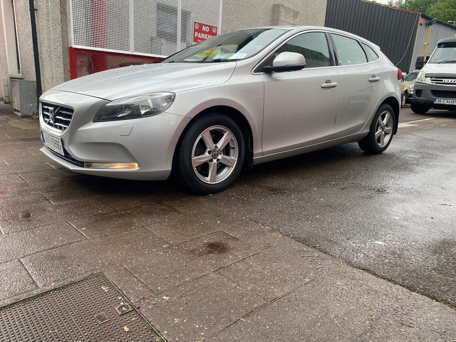 2016 Volvo V40 2L Diesel For Sale Images