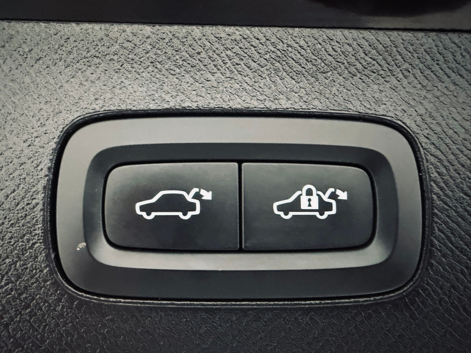 2022 Volvo XC90 2L Petrol Plug-in Hybrid For Sale Images
