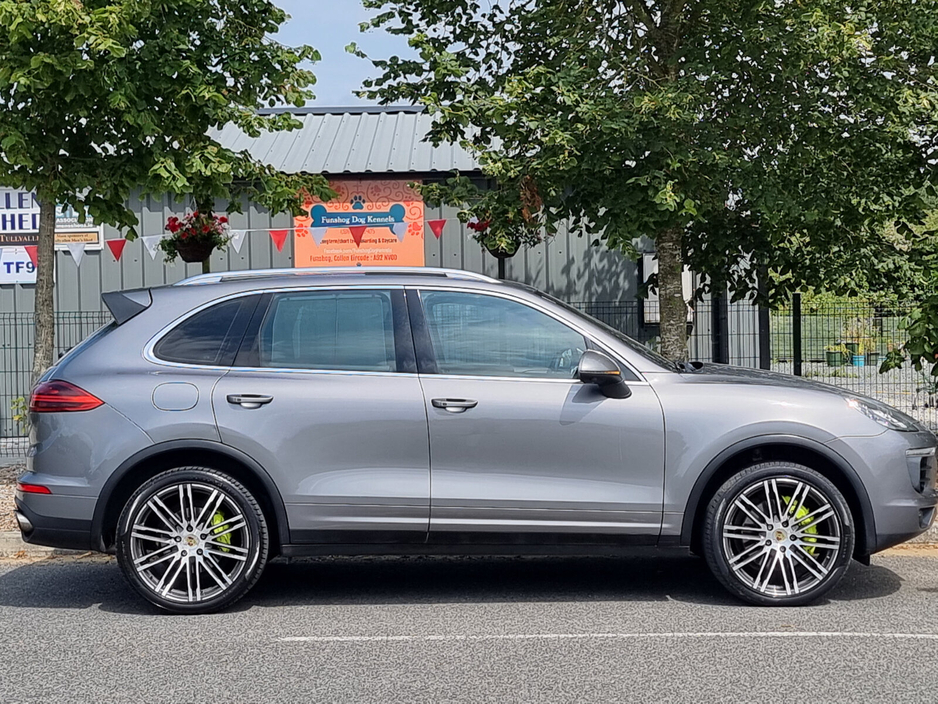 2015 Porsche Cayenne 3L Petrol Plug-in Hybrid For Sale Images
