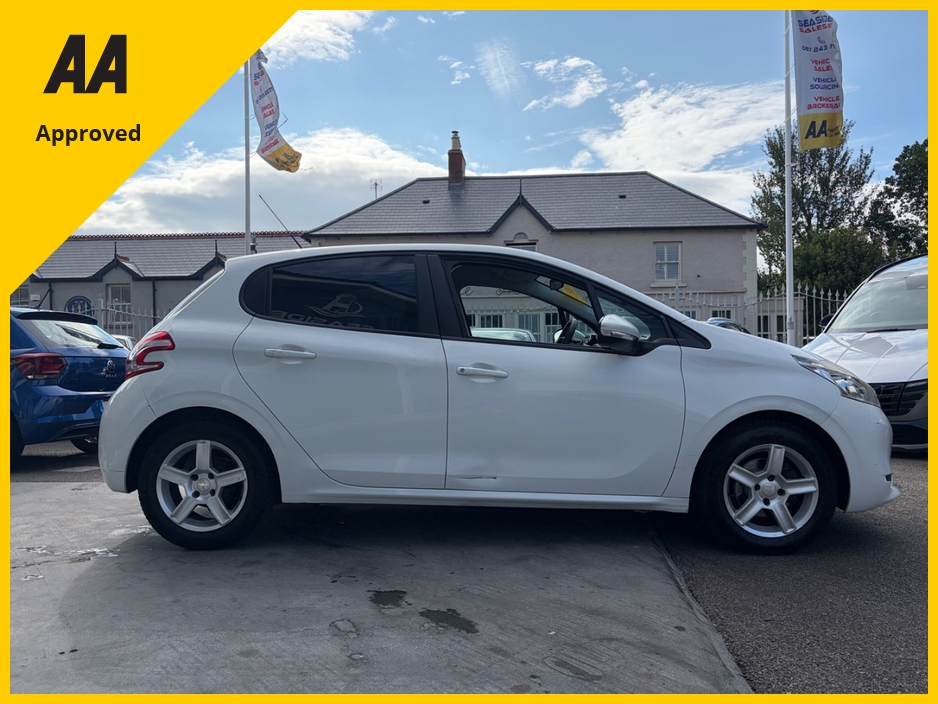 2014 Peugeot 208 1L Petrol For Sale Images
