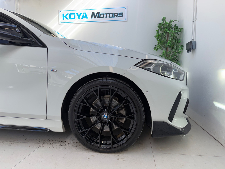 BMW 1 Series 118D M-SPORT M-PERFORMANCE PLUS 150 BHP DIESEL AUTOMATIC // APPLE CARPLAY // LED MATRIX LIGHTING // VIRTUAL DASH // ELECTRIC HALF LEATHER // PARK ASSIST W/REVERSING CAMERA // AA APPROVED DEALER 2026 — thumbnail 16