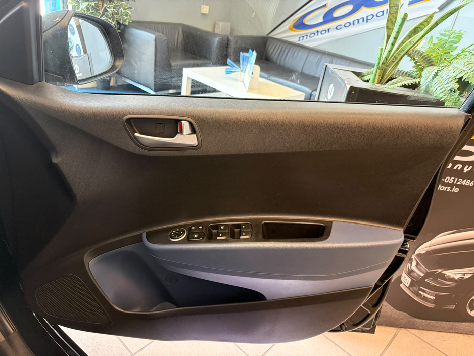 Hyundai i10 1.0 Deluxe Auto 4DR. Irish Car, NCT & TAX, 2Keys, Bluetooth, MFSW, Air Conditioning, Irish Radio, Alloy Wheels, Folding Rear Seats, Luggage Cover, USB/AUX and more. — thumbnail 27