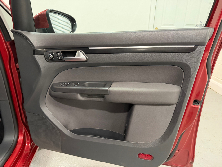 2015 Volkswagen Touran 1.4L Petrol For Sale Images