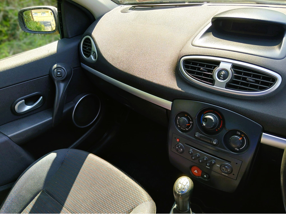 2009 Renault Clio 1.1L Petrol For Sale Images