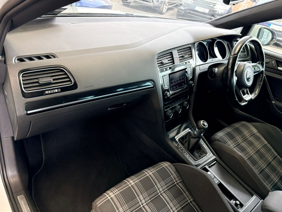 2014 Volkswagen Golf 2L Diesel For Sale Images