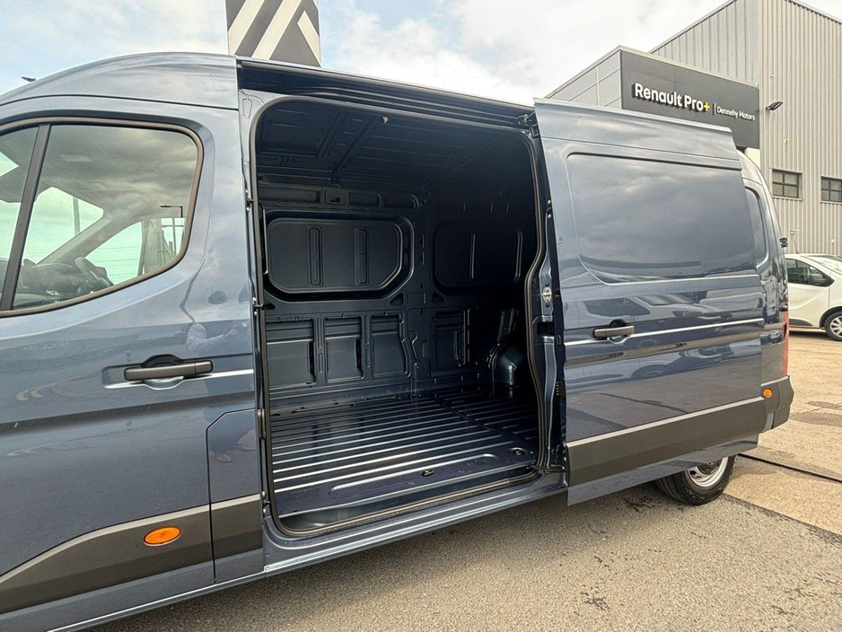 2025 Renault Master 2L Diesel For Sale Images