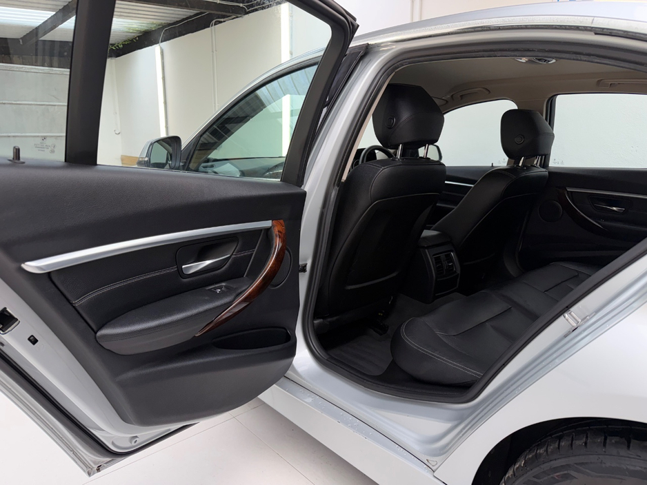 BMW 3 Series 320D SE LUXURY DIESEL AUTOMATIC // FULL HEATED ELECTRIC LEATHER // LANE ASSIST // PRIVACY PACK // STUNNING EXAMPLE // AA APPROVED 2026 — thumbnail 23