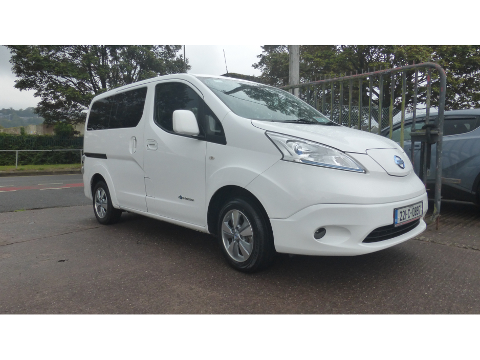 2022 Nissan eNV200