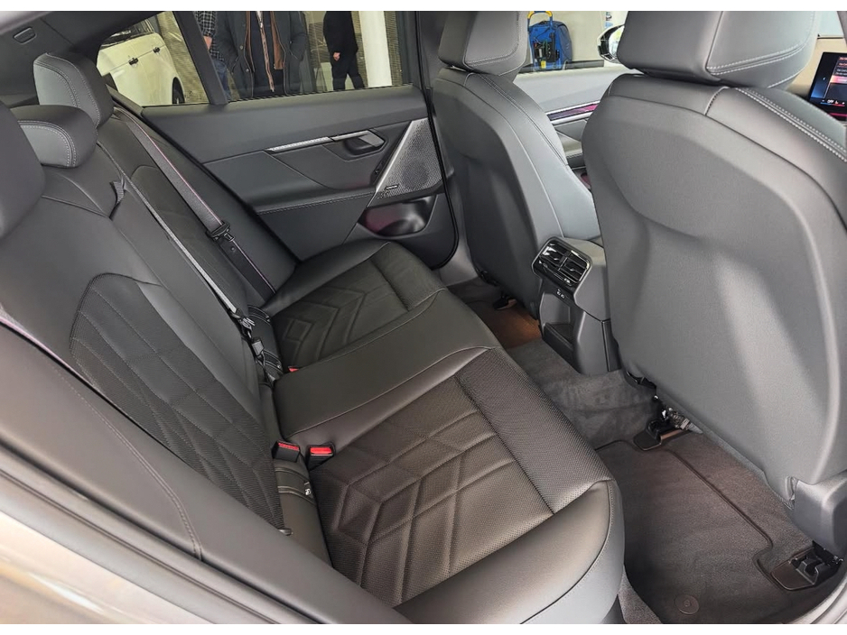 2026 BMW 5 Series 2L Hybrid For Sale Images