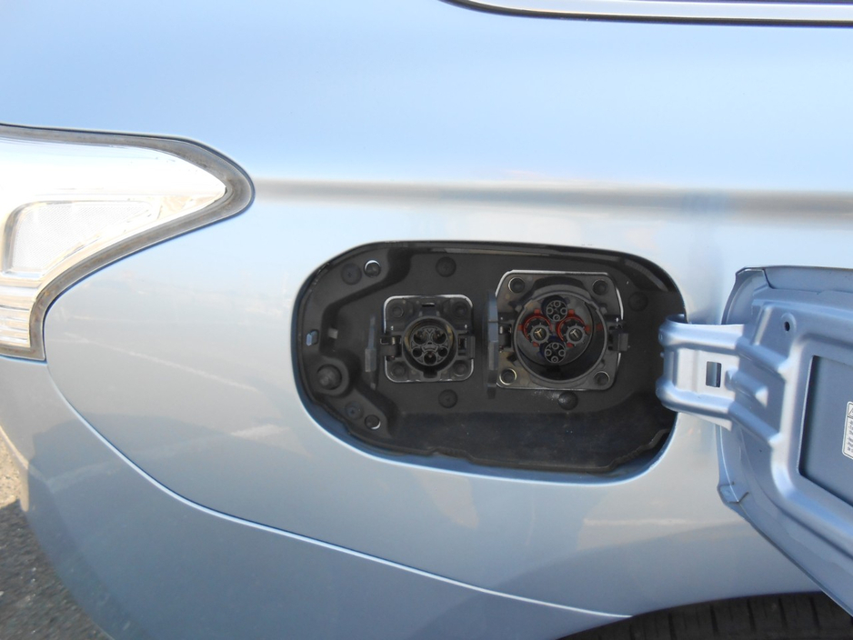 2015 Mitsubishi Outlander 2L Petrol Plug-in Hybrid For Sale Images