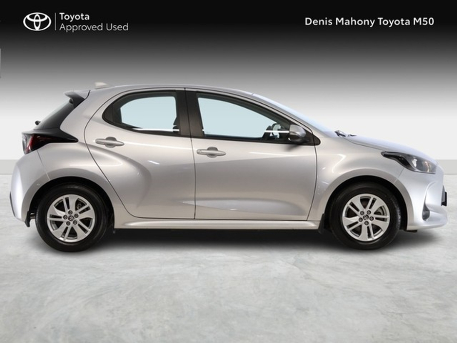 Toyota Yaris Luna Hybrid — thumbnail 3