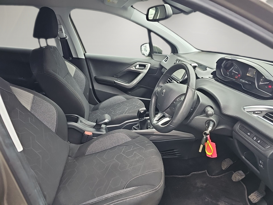 Peugeot 2008 ACTIVE 1.2 ** 1 OWNER IRISH CAR  ** GREAT SPEC ** 2 KEYS ** SUPERB EXAMPLE ** — thumbnail 11