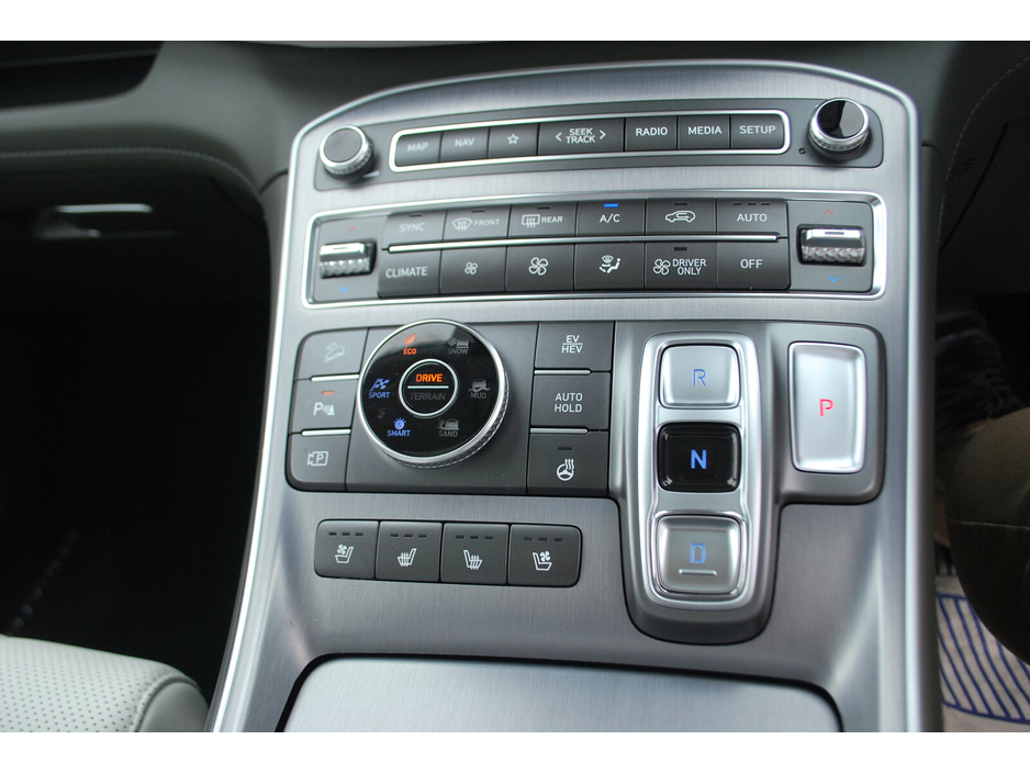 2023 Hyundai Santa Fe 1.6L Petrol Plug-in Hybrid For Sale Images