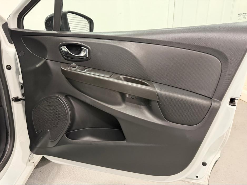 2015 Renault Clio 1.1L Petrol For Sale Images