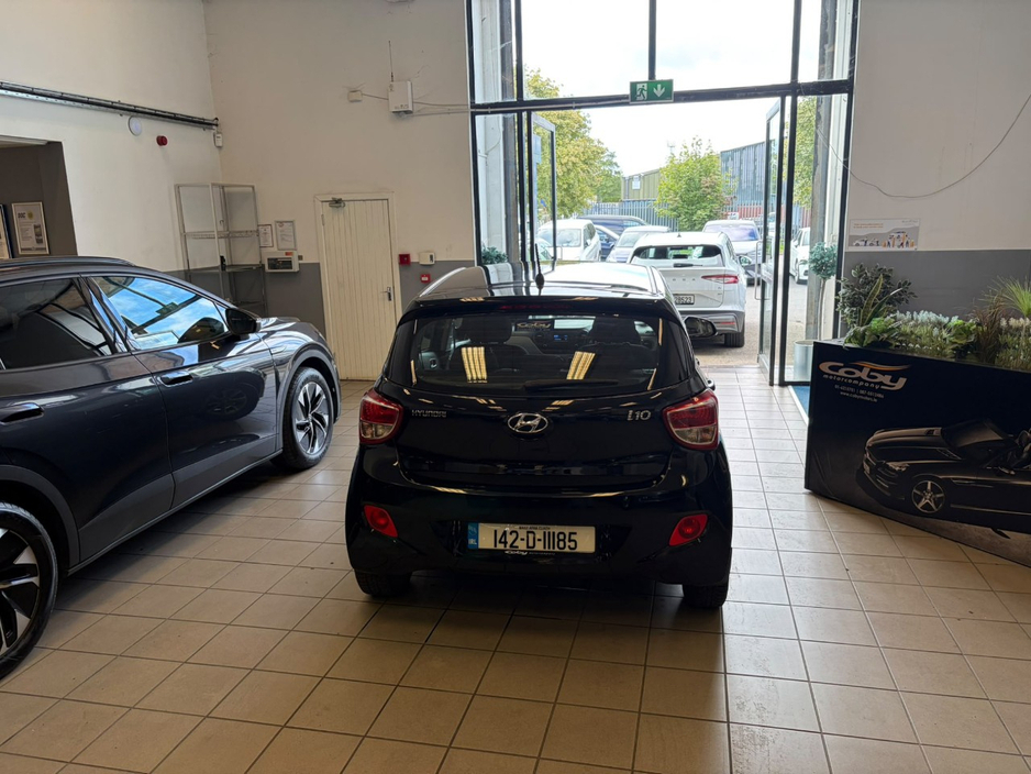 Hyundai i10 1.0 Deluxe Auto 4DR. Irish Car, NCT & TAX, 2Keys, Bluetooth, MFSW, Air Conditioning, Irish Radio, Alloy Wheels, Folding Rear Seats, Luggage Cover, USB/AUX and more. — thumbnail 5