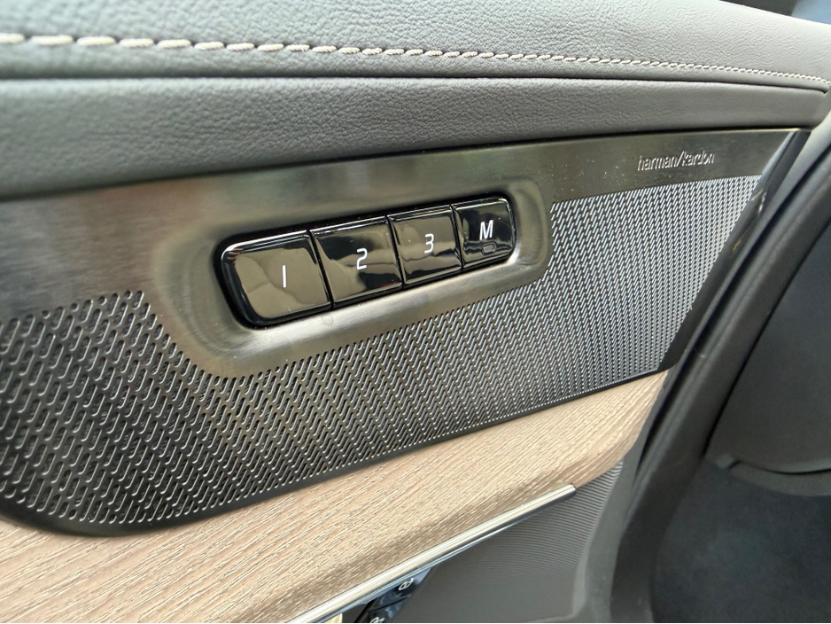 2025 Volvo XC90 2L Petrol Plug-in Hybrid For Sale Images