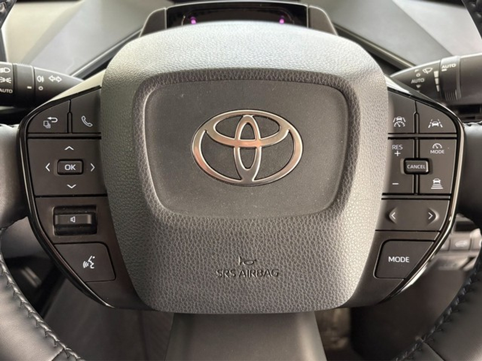 Toyota Prius Plug-In Hybrid — thumbnail 15