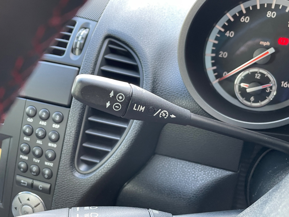 2008 Mercedes-Benz SLK Class 1.8L Petrol For Sale Images