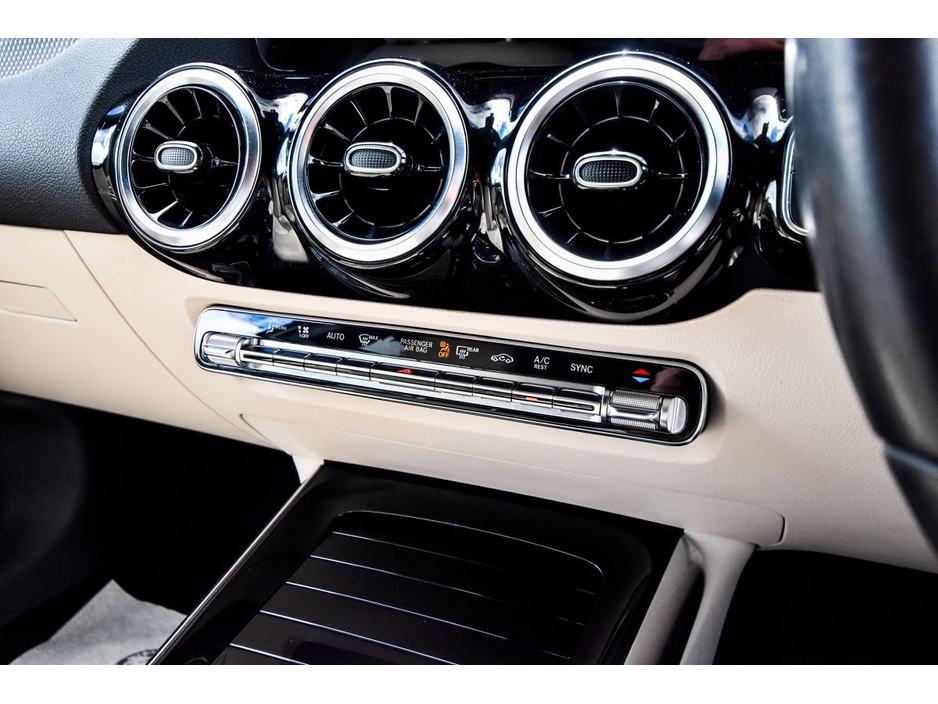 Mercedes-Benz GLA Class 180d Progressive Night Pack Auto — thumbnail 20