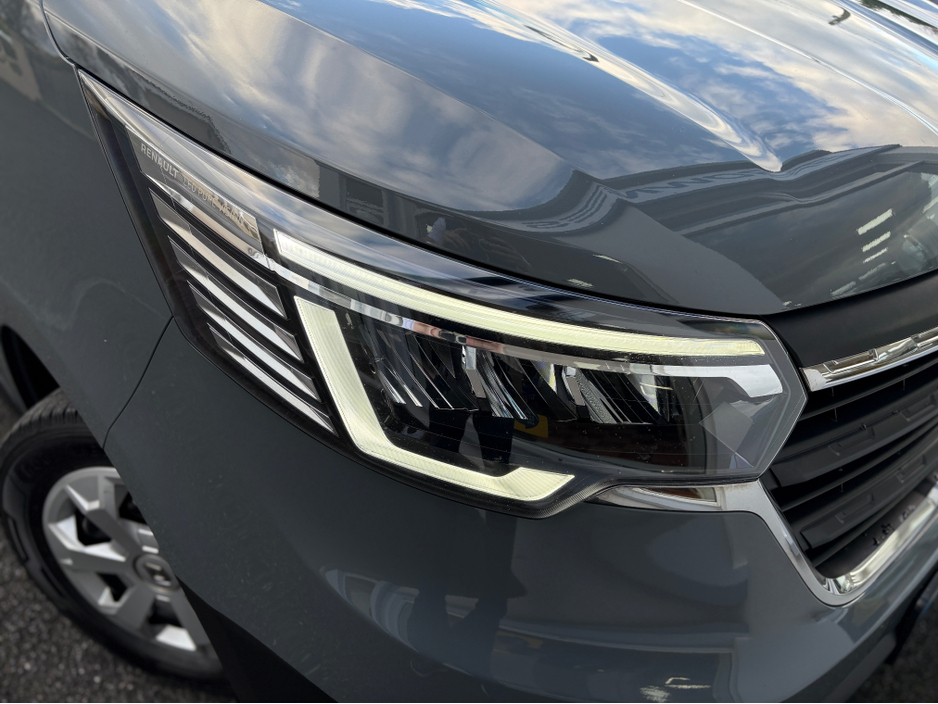 2022 Renault Trafic 2L Diesel For Sale Images