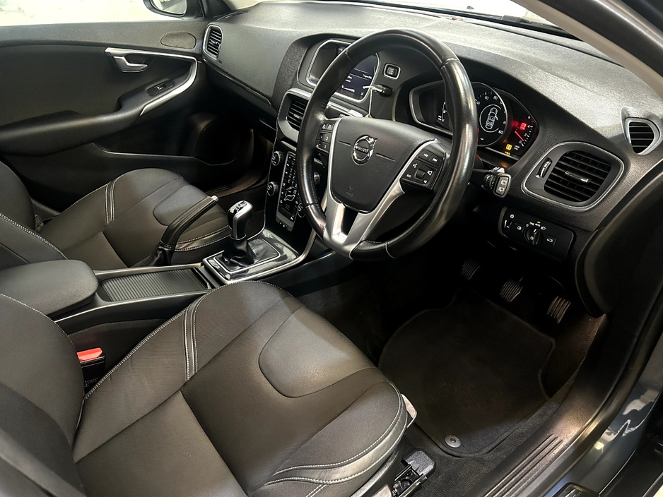 2018 Volvo V40 2L Diesel For Sale Images