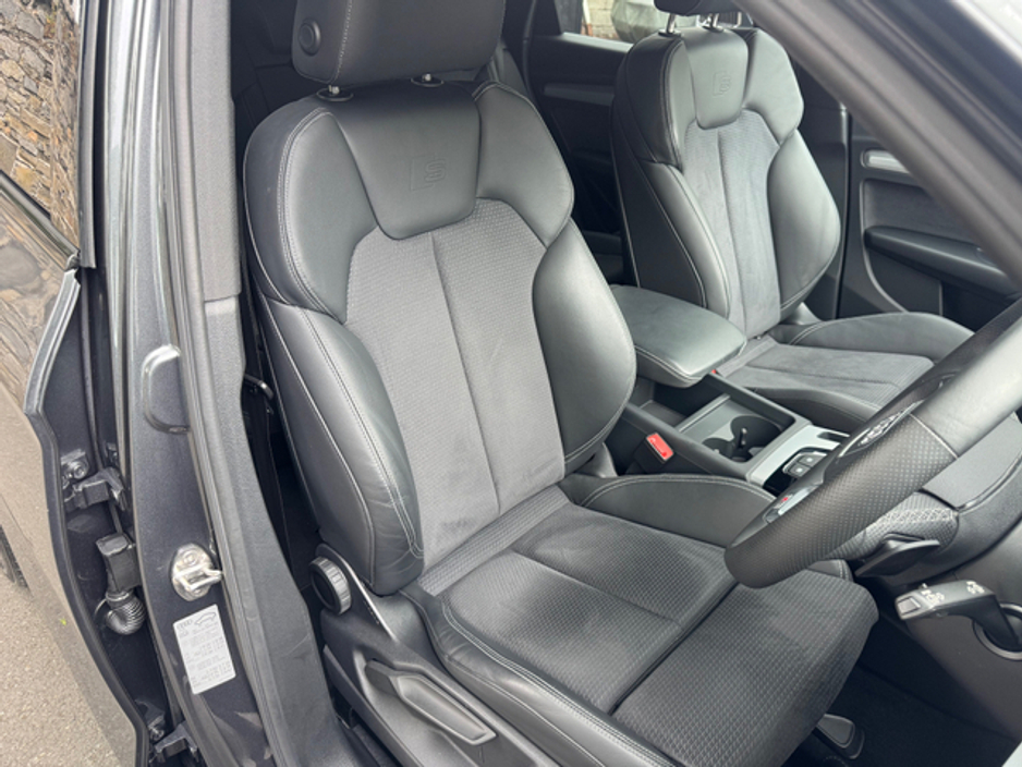 2023 Audi Q5 2.0L Petrol Plug-in Hybrid For Sale Images