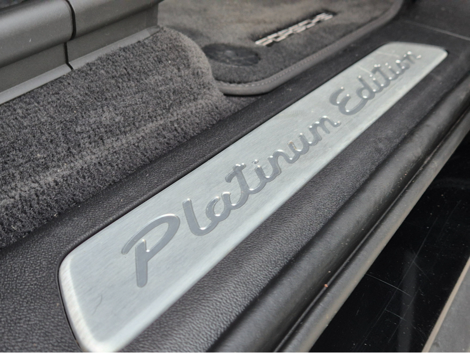 2023 Porsche Cayenne 3.0L Petrol Plug-in Hybrid For Sale Images