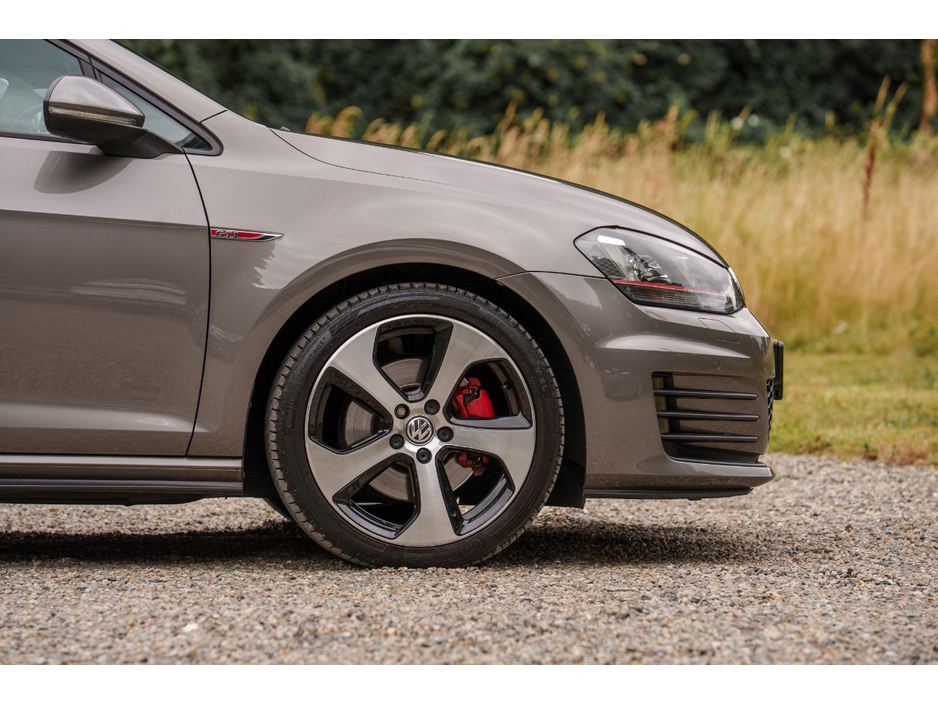 2017 Volkswagen Golf 2L Petrol For Sale Images