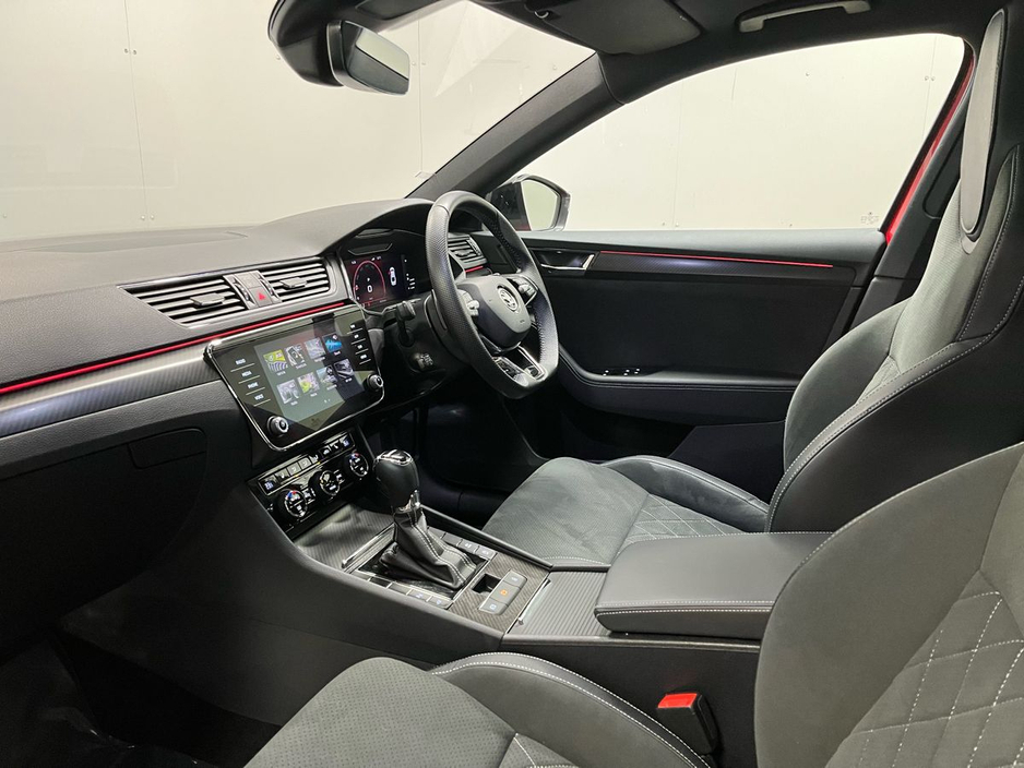 Skoda Superb Sportline DSG 2.0TDI 150BHP - Reversing Camera - Sunroof - Climate Control - Heated Seats - Cruise Control - Keyless Start - Apple CarPlay/Android Auto — thumbnail 5