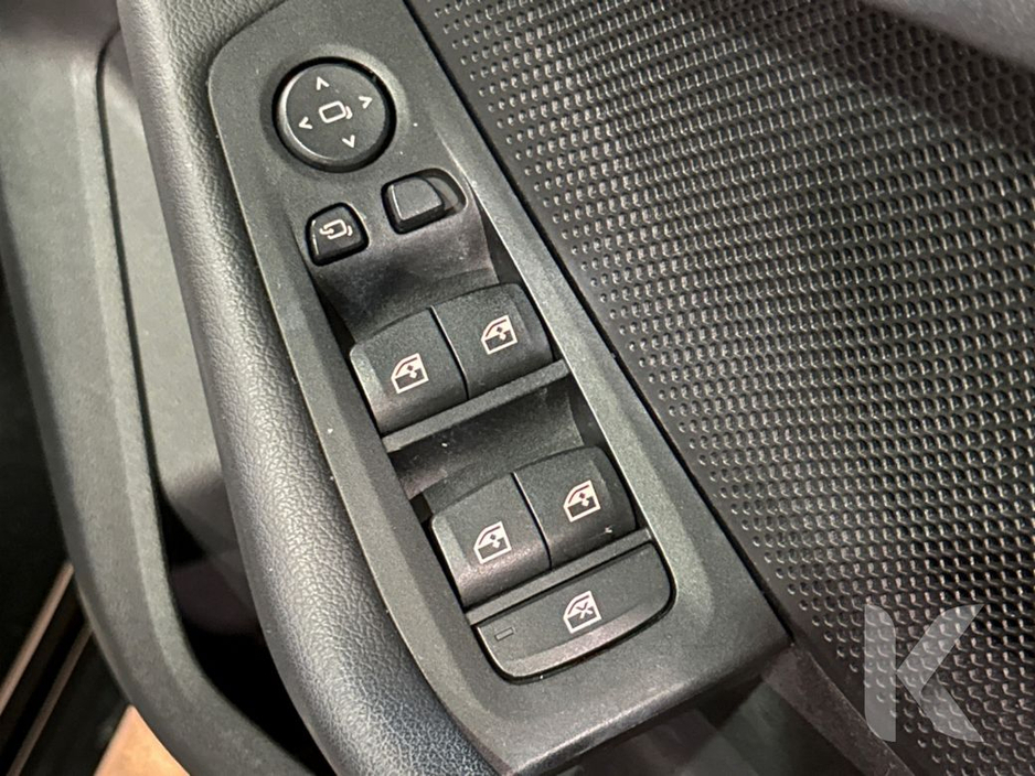 BMW 1 Series 118I 1.5 AUTOMATIC - NEW MODEL - FACTORY ALLOYS - DIGITAL DASH - REAR CAMERA — thumbnail 19