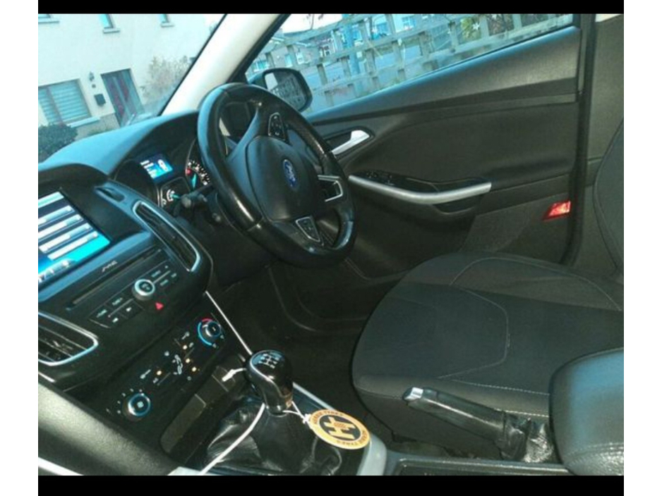 Ford Focus 1.0 ZETEC ECOBOOST 100PS 5DR T — thumbnail 4