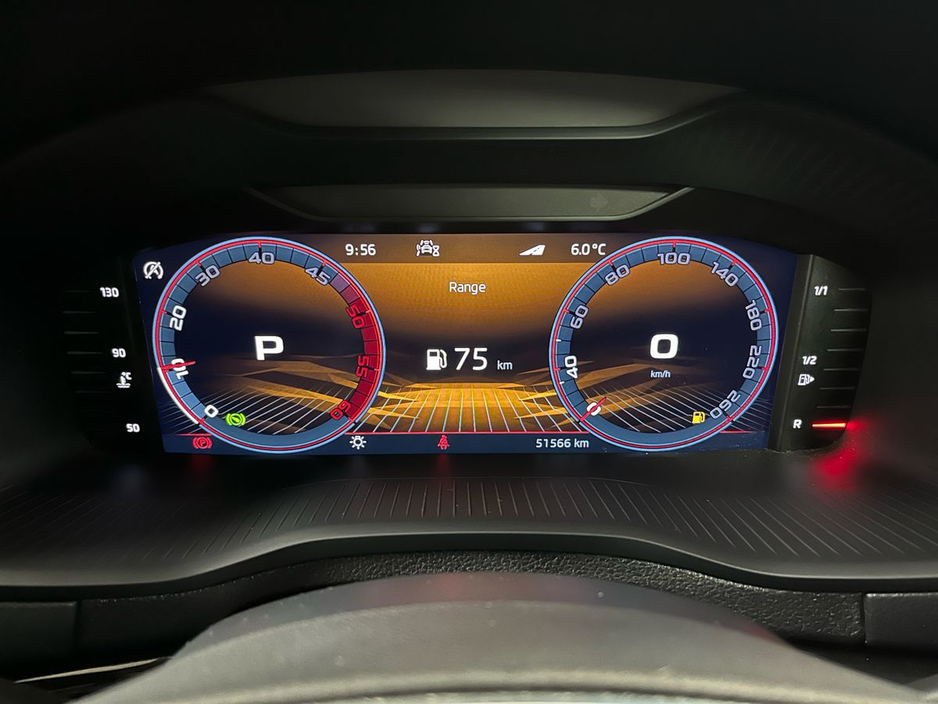 Skoda Karoq Sportline DSG 2.0TDI 115BHP - Reversing Camera - Climate Control - Heated Seats - Cruise Control - Apple CarPlay/Android Auto — thumbnail 17