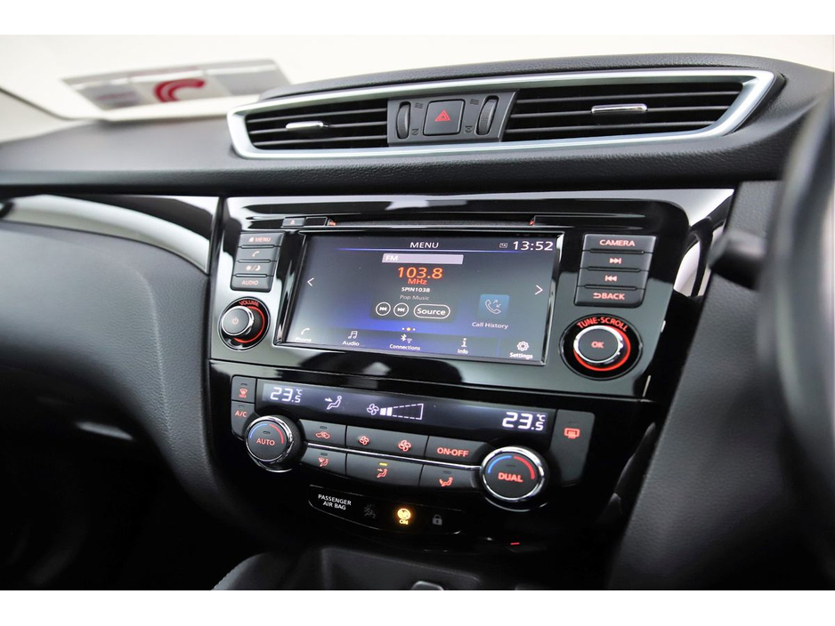 Nissan Qashqai 1.3 PET SE DCT *PANORAMIC ROOF*REVERSE CAM* — thumbnail 21